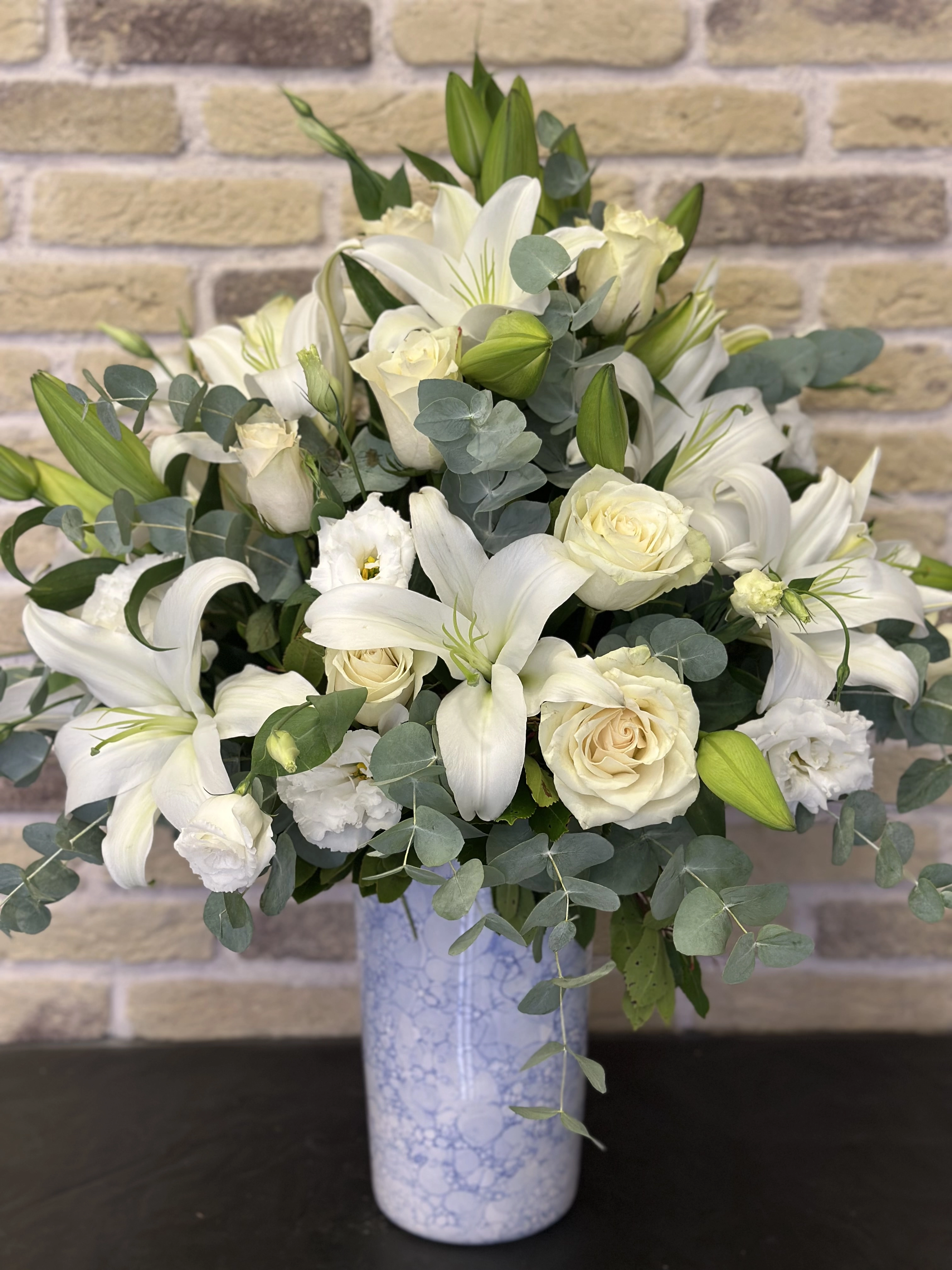 Seramik Vazoda Beyaz Aranjman