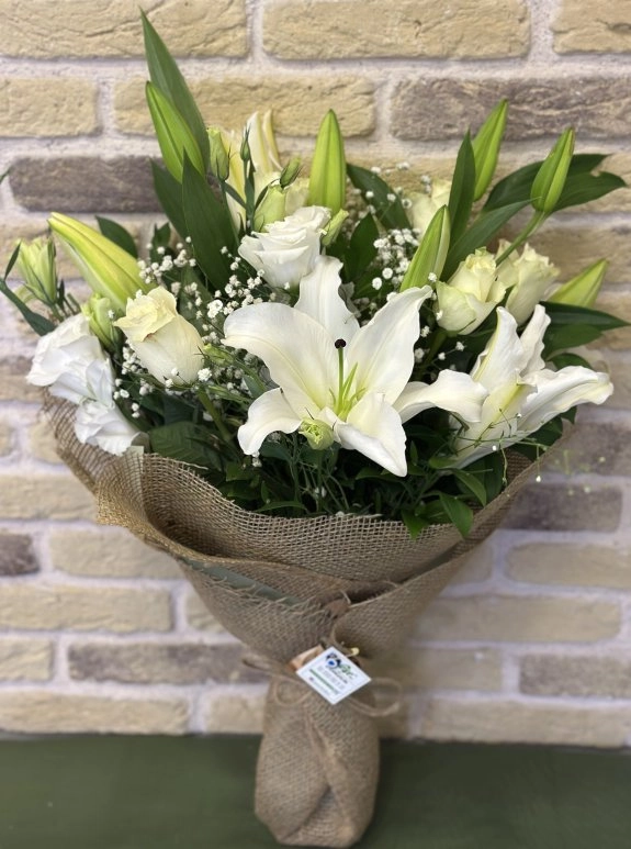 Hasırda Beyaz Buket