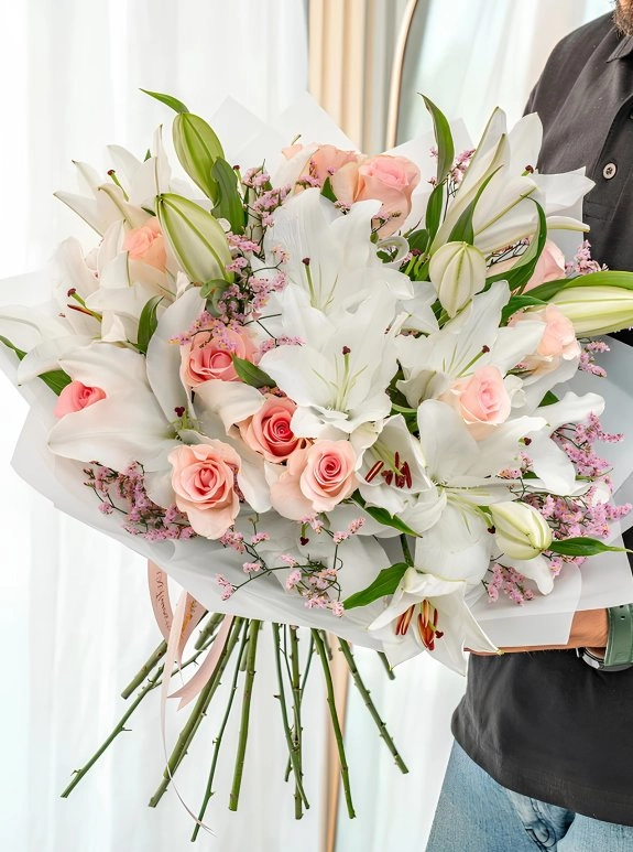 Lilyum Ve Pembe Gül Buketi