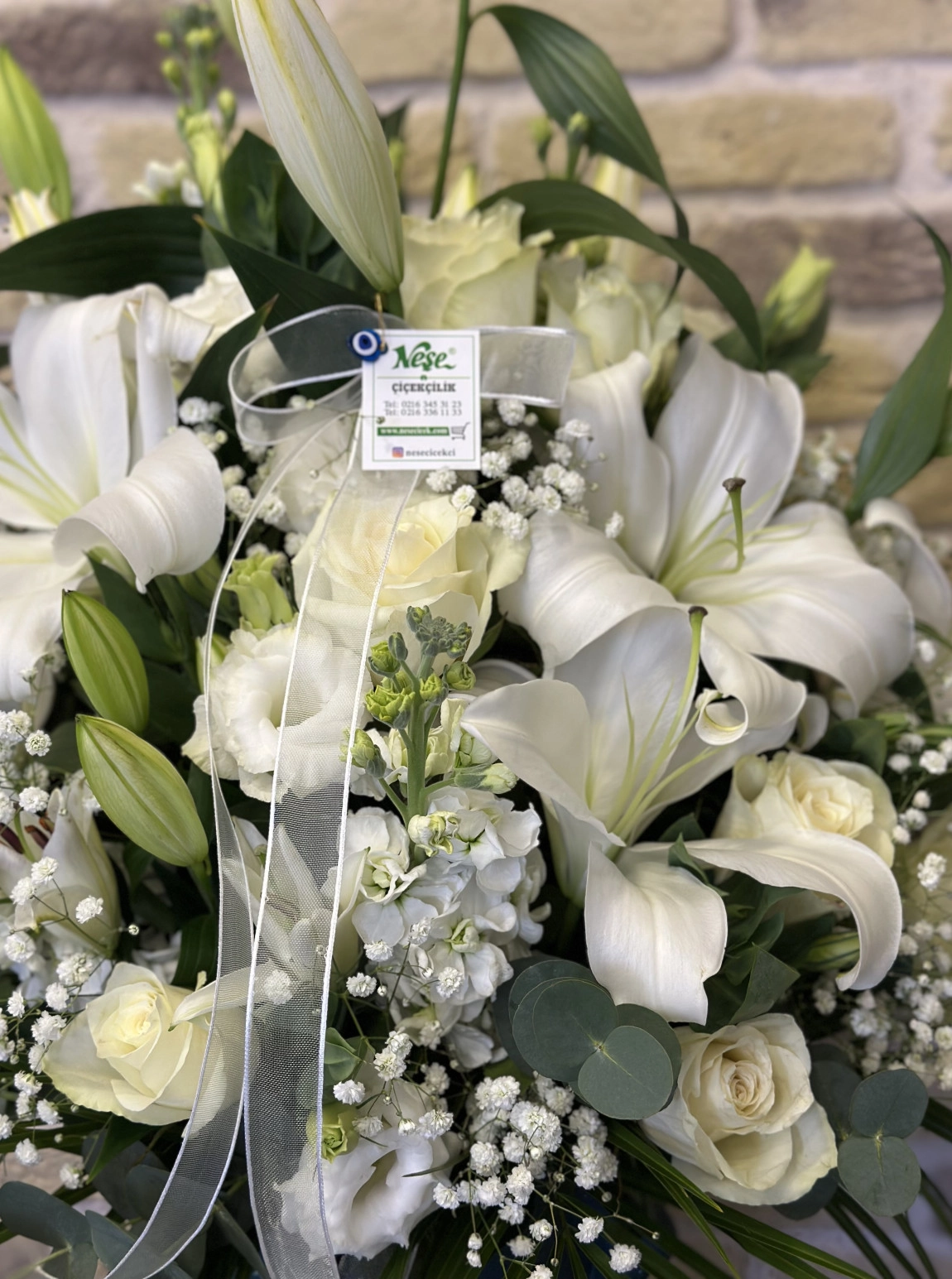 Seramik Vazoda Beyaz Aranjman