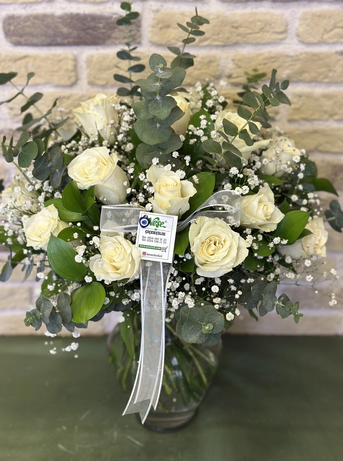 Vazoda 15 Adet Beyaz Gül