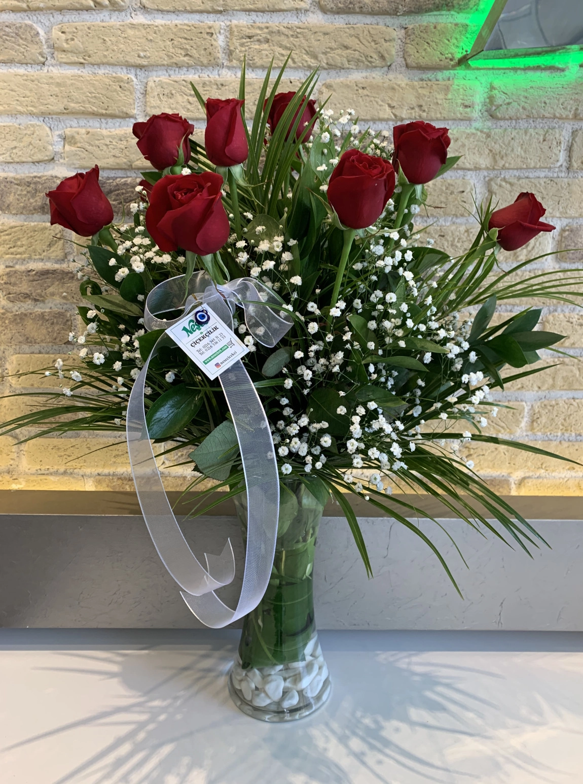 Vazoda 11 Adet Kırmızı Gül