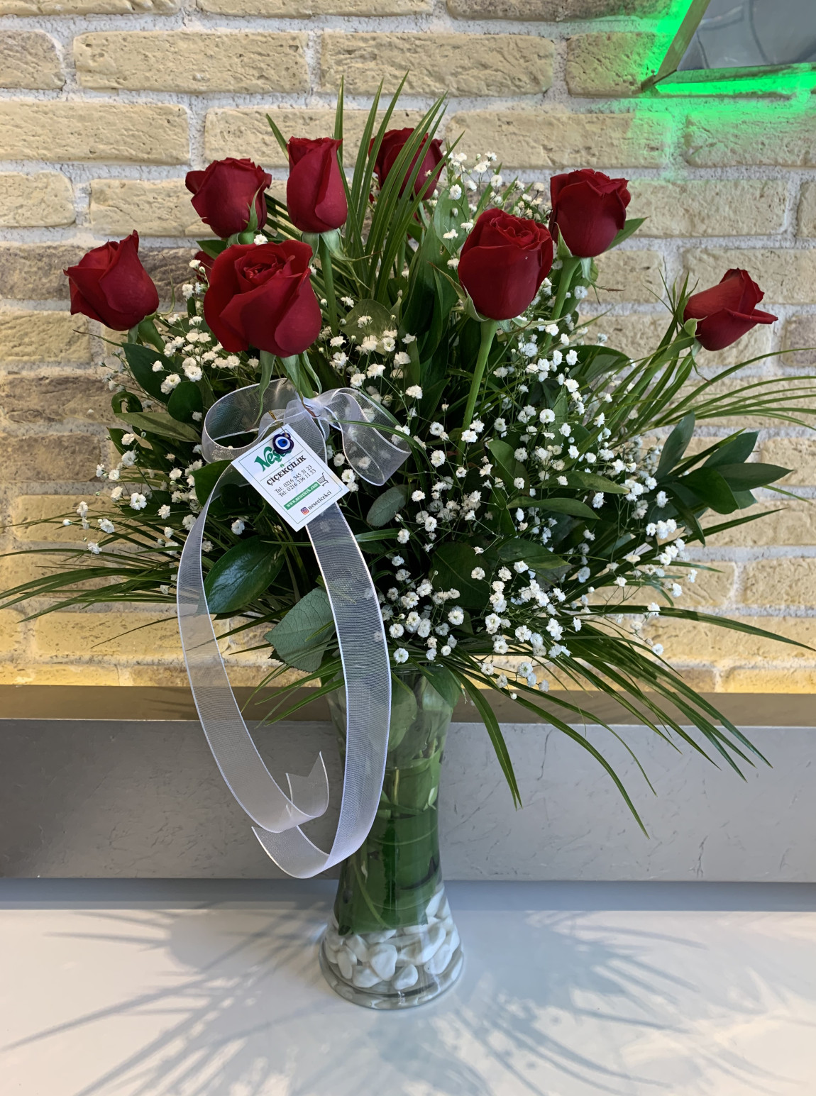 Vazoda 11 Adet Kırmızı Gül