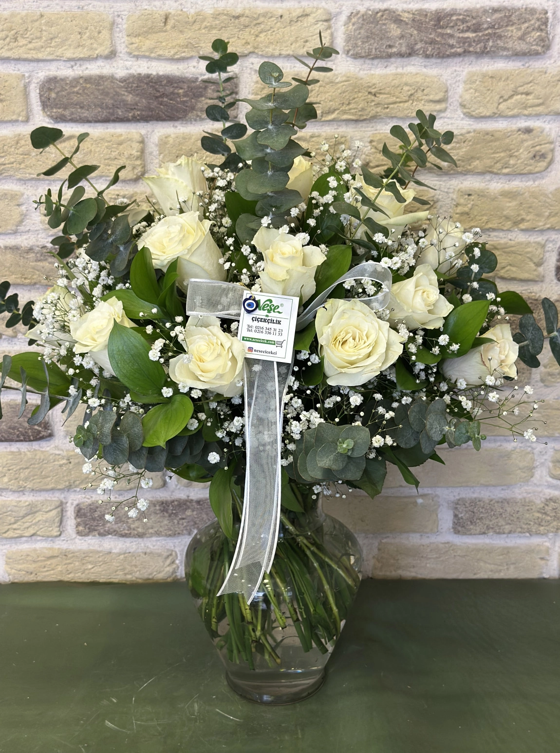 Vazoda 15 Adet Beyaz Gül