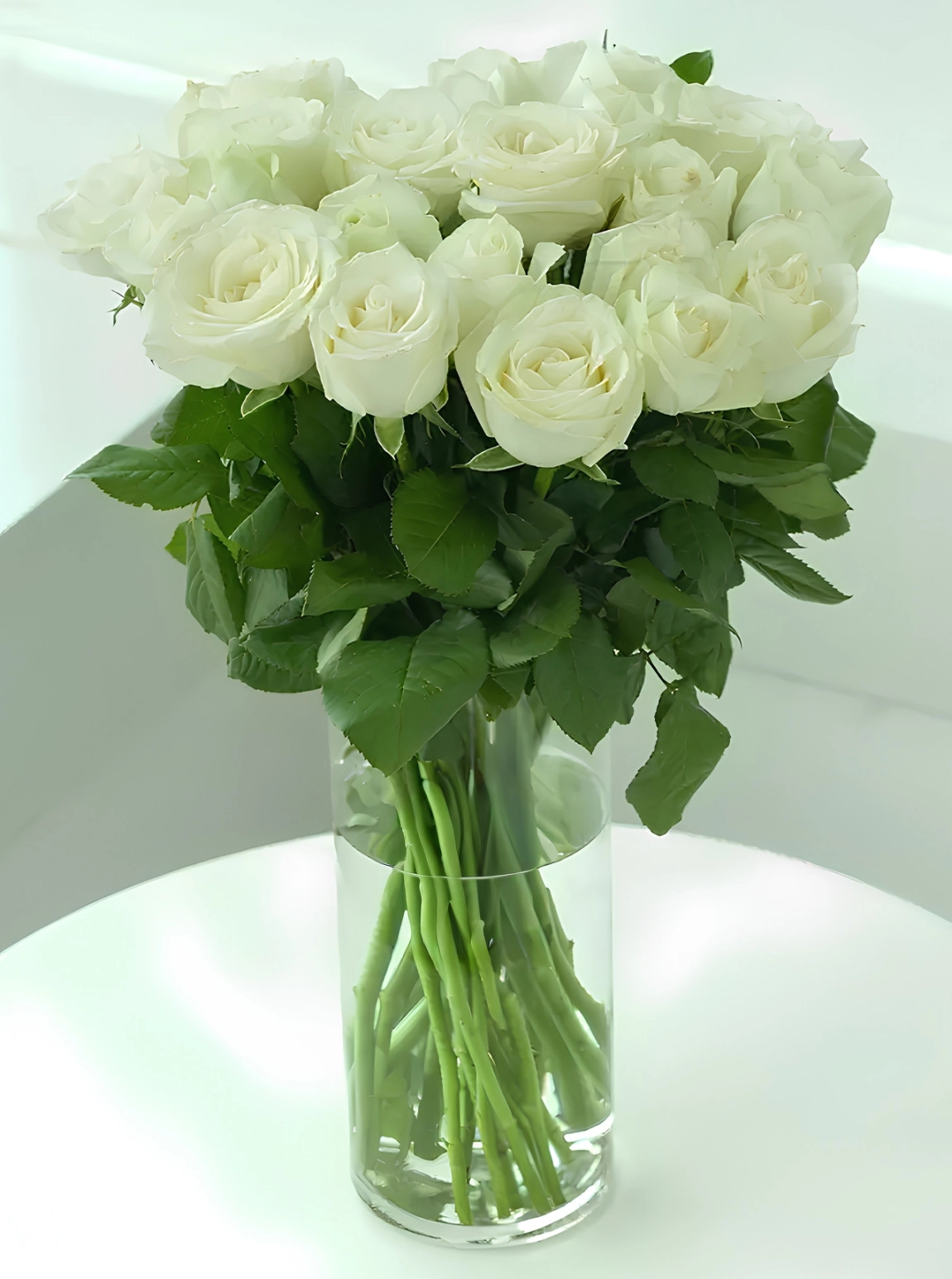 Vazoda 20 Adet Beyaz Gül