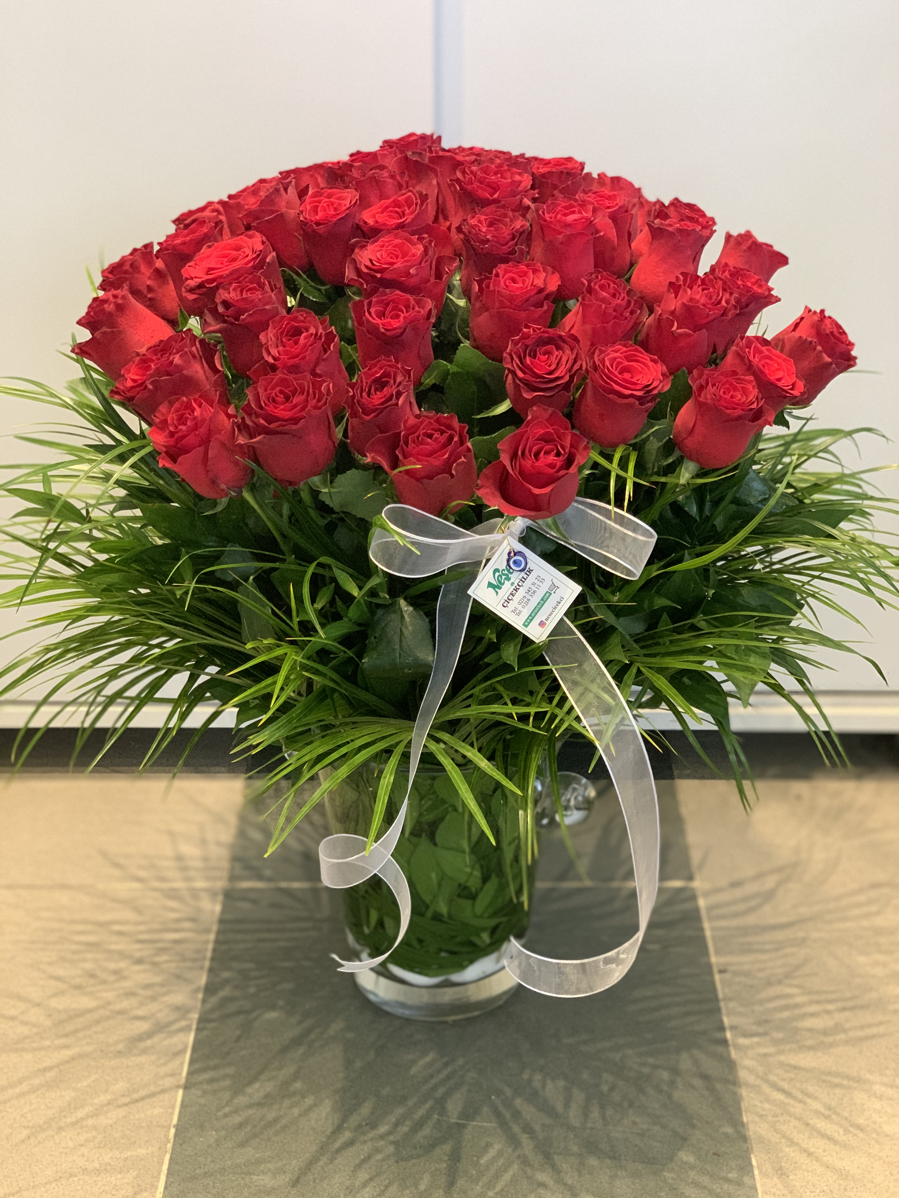 Vazoda 51 Kırmızı Gül